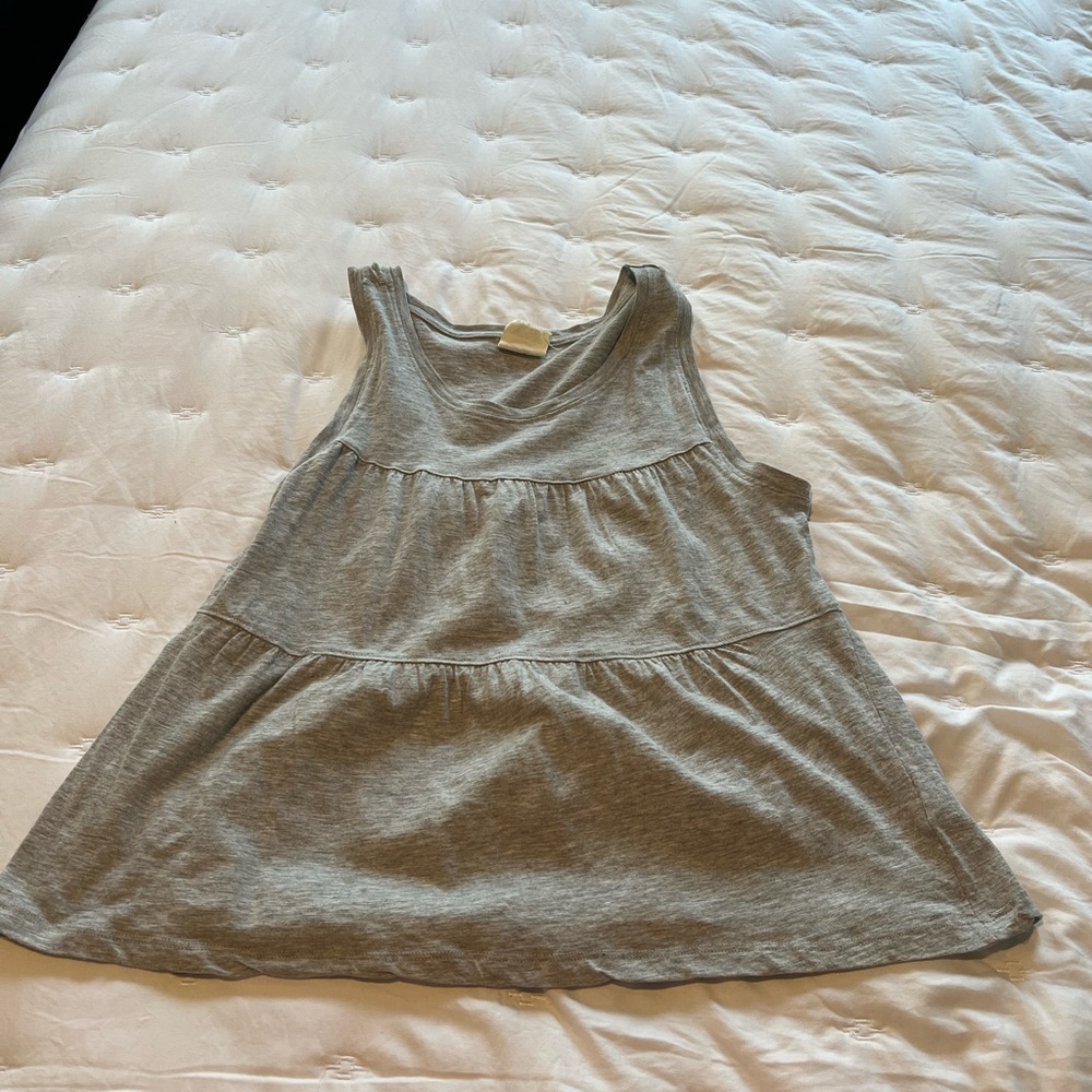 Gray layered tank